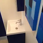 La De La Quartz