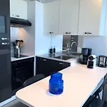 La De La Quartz *
