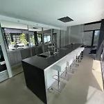 La De La Quartz