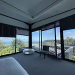La De La Quartz *